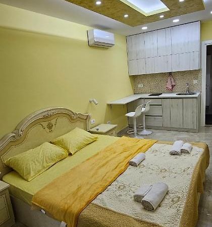 Ekonomic Apartmani Golubovci Luaran gambar