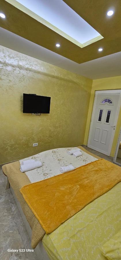 Ekonomic Apartmani Golubovci Luaran gambar