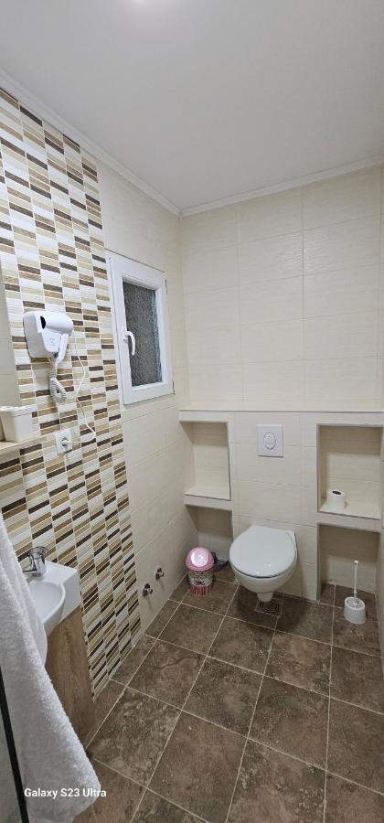 Ekonomic Apartmani Golubovci Luaran gambar
